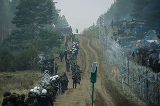 Mezinárodní právo je jasné, Polsko má uprchlíkům pomoct, říká Magda Faltová