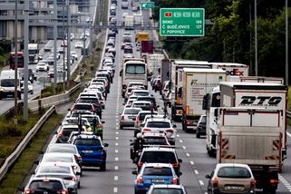 Kolony, vedro, kolony. Takhle Češi vyrážejí na dovolenou - Seznam Zprávy