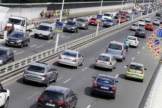 Do metra v Nuselském mostě zatéká, opravy omezí dopravu - Novinky