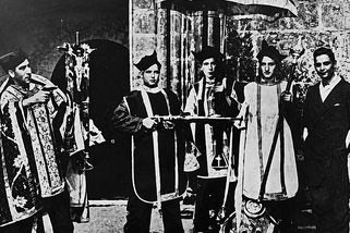 Unikátní snímek zneuctěné jeptišky symbolizuje krutost proticírkevního hněvu v revolučním Španělsku - Médium.cz