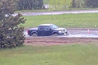 Řidič ve Wisconsinu odsunul cedule před uzavírkou, aby projel. Čerstvý beton ho překvapil - Novinky