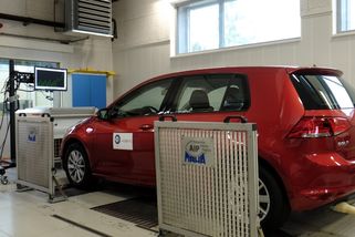 Facka do tváře majitelům aut starších 10 let. Dvouletá povinnost jet na STK se díky EU změní k horšímu