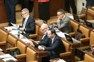 Tři sta pozměňovacích návrhů, desítky hodin obstru...