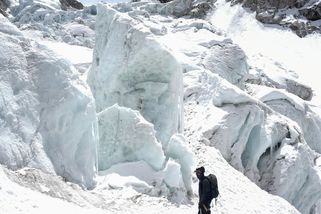 Horolezci nemohou vystoupat na Everest, cestu zablokoval obří ledovec - Seznam Zprávy