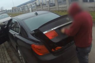 Policisté v Hodoníně zastavili mladíka v BMW. Se třemi platnými zákazy řízení hlídce tvrdil, že jede na pohřeb