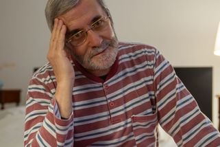Vyhlašujeme nejhorší brigády pro seniory. Hlídač a práce u pokladny jsou pro ně nevhodné kvůli zátěži a spánku