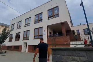 Dívka na ZŠ v Domažlicích pobodala dva spolužáky. Byla úplně vyšinutá, popsal svědek - Novinky