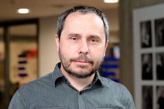 Odstraňování mrtvých kmenů jde proti smyslu národních parků. Prevence požárů je záminka, tvrdí expert Hnutí DUHA