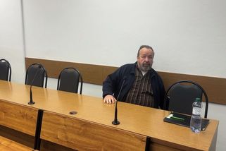Ukrajinec v SUV hystericky tepal strážníka v Tachově. Stíhání bude pokračovat, rozhodl soud - Novinky