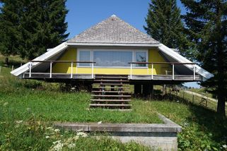 Výstava s názvem Chata: fenomén ve světě architektury představuje i nevšední podoby tuzemských a zahraničních chat - Novinky