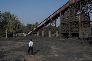 Fotky: Ze starého dolu je jezero s plovoucí restaurací - Seznam Zprávy