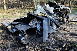 Neschopnost úřadů donutila muže, aby vrak v Oderských vrších zlikvidoval sám - Novinky