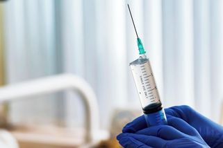 Likviduje celé nádory. Lékaři testují novou injekci proti rakovině