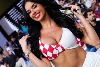 Bikini na sněhu. Nejkrásnější fotbalová fanynka Ivana Knollová ignoruje mráz