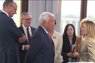 Aplaus pro Meloniovou na summitu G7. „Přestala jsem kouřit, už před měsícem“ - Novinky