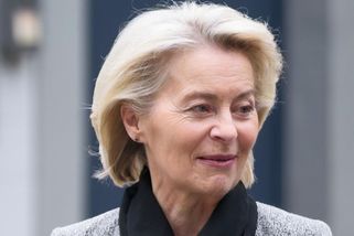 Dárek ze summitu NATO vzbudil rozruch. Nejhůř dopadla Ursula von der Leyenová - Médium.cz