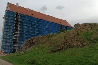 Prostějov dá na opravu Plumlovského zámku milion korun, krovy napadla dřevomorka