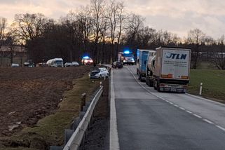 Mladík v audi na Budějovicku předjížděl před horizontem, při čelní srážce zemřel člověk - Novinky