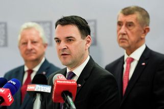 Za rok už si rozpočet pohlídáme, slibuje Macinka před dalším obřím schodkem - Novinky