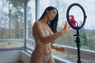 Zadek, za který se styděla, ji dnes živí. Svobodu maminka našla díky OnlyFans