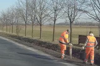 Kartáč místo strojů. Ministr dostal záběry, jak se dělá údržba silnic - Seznam Zprávy