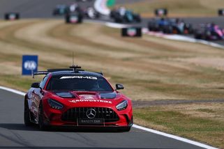 Zajede, nezajede. FIA vysvětlila, proč safety car zůstal na trati