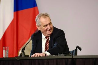 Zrádce národa Miloš Zeman by prý rád byl znovu pre...