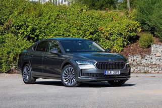 Nejsilnější Superb v nabídce je plug-in hybrid. Silný je hlavně na papíře - Garáž.cz