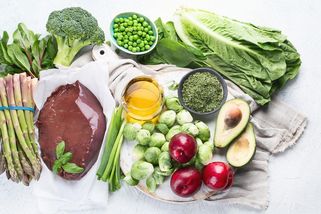7 potravin bohatých na vitamin K aneb Jak mít silné kosti i po čtyřicítce