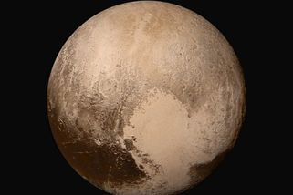 Pluto už je 20 let mimo Sluneční soustavu. ‚Patřím do tábora, který chce Pluto zase planetou,‘ říká šéf NASA
