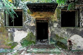 FOTO: Ruiny po sovětských okupantech pořád hyzdí Máchův kraj - Novinky