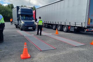Zátah na náklaďáky v Liberci: Policisté je prověřili od váhy po tachografy