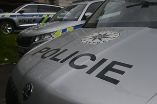 Šestapadesátiletý muž vyhrožoval manželce, že zveřejní intimní fotky a videa