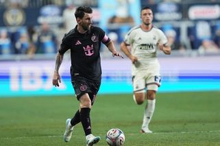 Zkrat argentinské legendy. Messimu ruply nervy, odtrhnout ho musel rozhodčí - Sport.cz