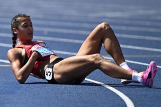 Sportovní neštěstí švýcarské favoritky, pak úleva. Po drsném pádu ji dosadili do finále - Sport.cz