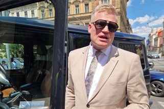 Děsivá nehoda v centru Prahy: Filip Turek boural, sanitka skončila na střeše. Motorista šokoval svou reakcí | Super.cz