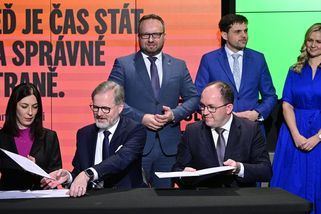Trochu technoparty. Nové barvy Spolu překvapily - Novinky