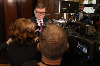 Ministr Stanjura chce vzít nemocnicím miliardy korun na péči - fintag.cz