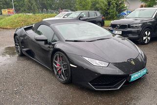 Karlos Vémola se podle všeho zbavuje svého luxusního auta. Moc dlouho si ho neužil... - Garáž.cz