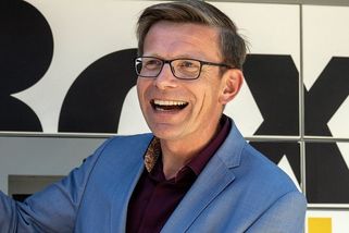 Ministr Kupka naběhl do bazénu a s padlou hvězdou Ordinace se vyfotil v plavkách