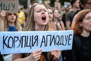 „Můj muž padl zbytečně, zklamal jste.“ Ukrajina protestuje proti Zelenskému - Seznam Zprávy
