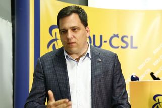 Zdechovský se brání vyškrtnutí z aktivních záloh u Ústavního soudu - Novinky