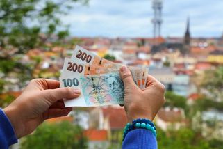 Průměrná mzda v roce 2027 dramaticky poroste. V Praze dosáhne až 75 tisíc korun, ostatní města přes 55 tisíc