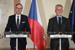 Pavel jednal v úterý s Fialou o Ukrajině, platech, bezpečnosti a armádě