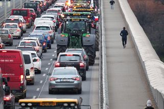 Cizí auta mají zákaz vjet do ulice v Praze 6, dopravní šarvátky kraje a Prahy míří k soudu - Novinky