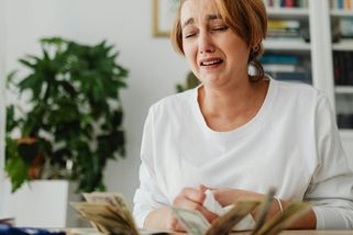 Vyměřili mi důchod 22 300 Kč. Jsem nepříčetná, z toho se přece nedá žít
