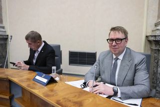 Pracující invalidé se delší nemocenské nedočkají. Vláda změnu odmítla