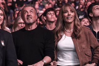 Jako by mu z oka vypadl. Mladý Stallone míří mezi provazy