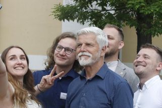 Prezident pozval do Lán mladé i z ANO, SPD a Motoristů. Někteří se vůči němu „odvázali“