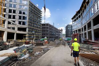 Staveniště, kterým projde 50 miliard. Podívejte se na novou pražskou čtvrť